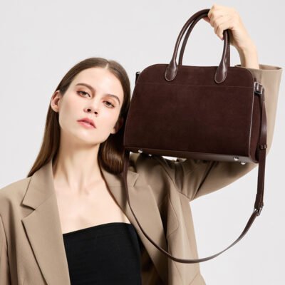 Luxury women’s brown leather bag Serena Donna Puo in everyday style