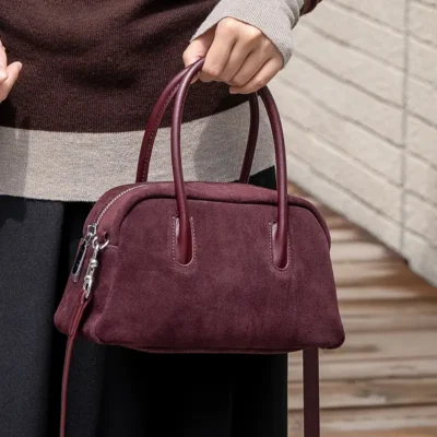 minimalist timeless Luxury women’s in wine red leather bag Donna Puo in everyday style